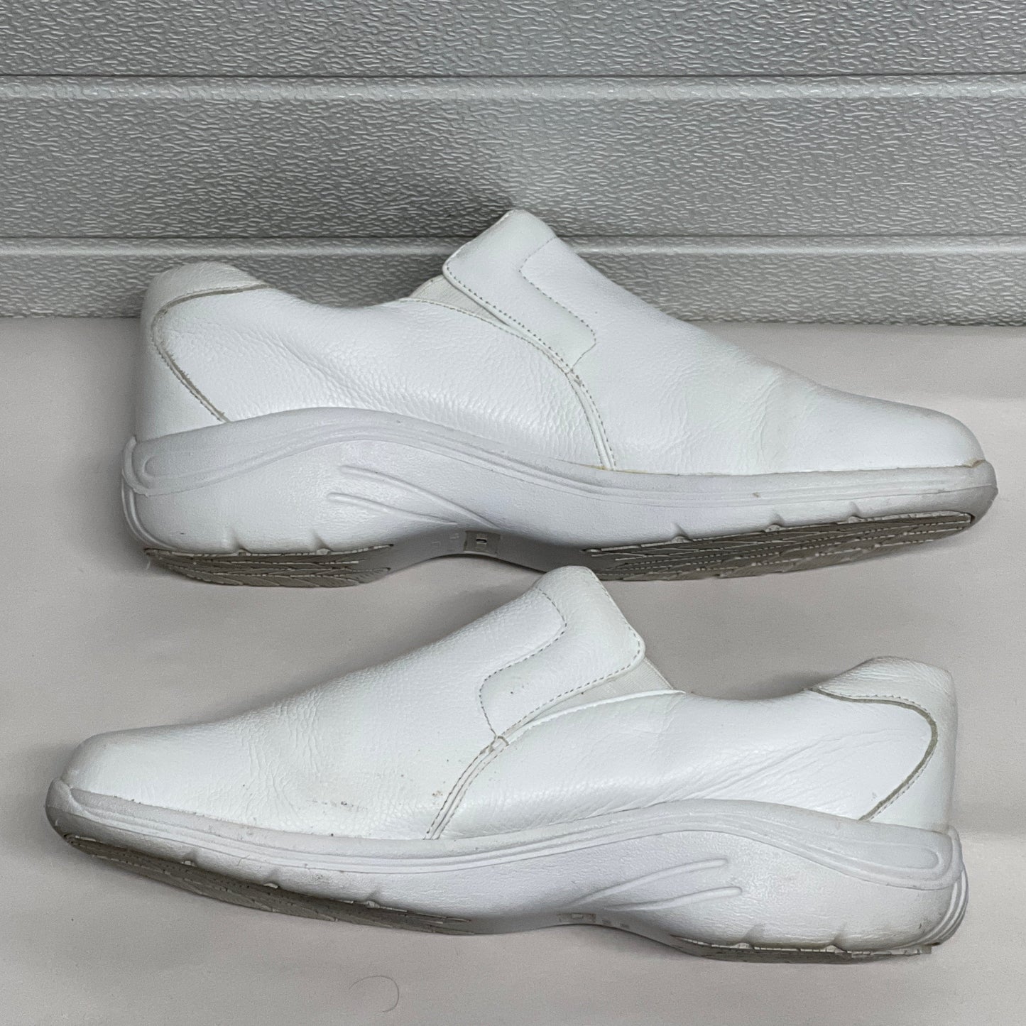 Women’s Nurse Mates Dove Twin-gore Slipon 9M White Leather