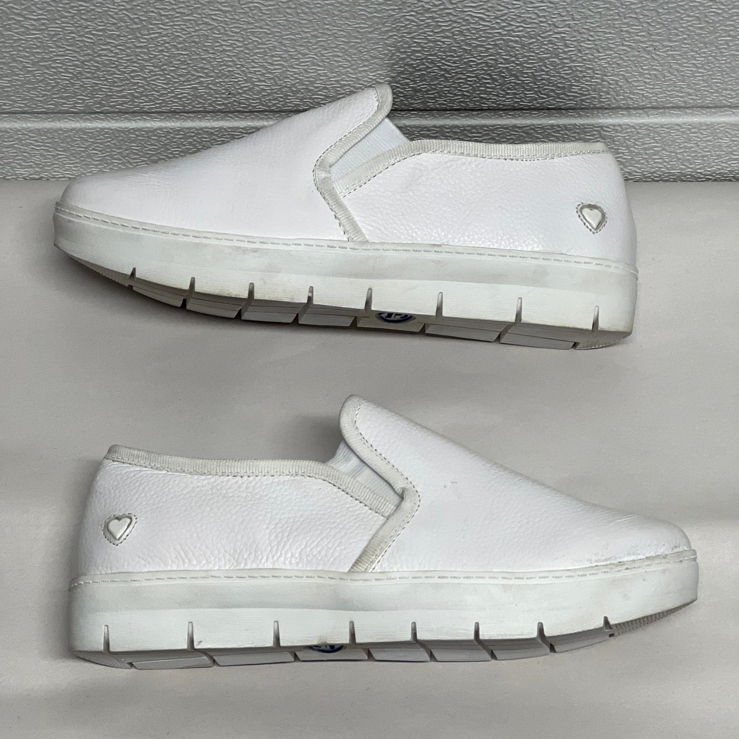 Women’s Nurse Mates Adela Twin-gore Slipon 6W White Leather