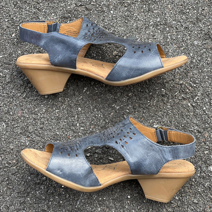 Women’s Comfortiva Felda Sandal 9.5W Blue leather