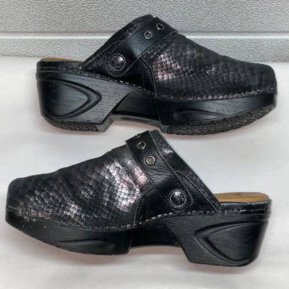 Women’s Nurse Mates Casey Pillow-top Open-back Clog 9M Black Printed Silver Scaled Leather