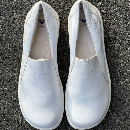 Women's  NURSE MATES  •Meredith•  Gored Slip-on 9.5W  White Leather